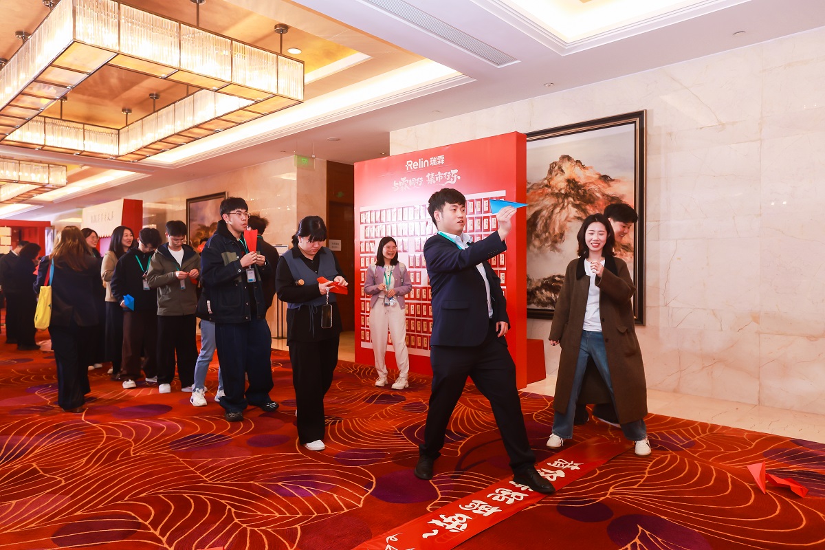 2024年终总结大会集市09