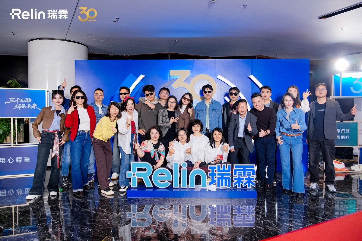 2025年终总结大会团体照010